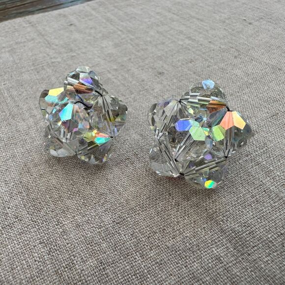 Vintage 1950's LAGUNA Sparkly AB Crystal Flower Cluster Screw Back Earrings 1" - Picture 1 of 12